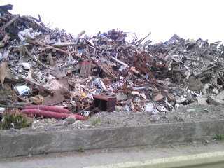 石巻市沿岸部-ガレキ・ゴミが120年分