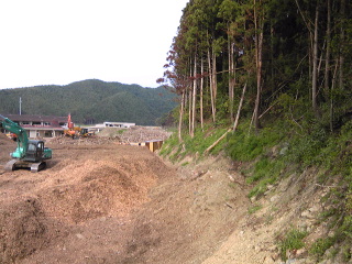 石巻ボランティア−大川小学校の裏山