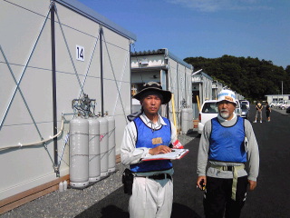 仮設住宅で被災者の要望聞き取り−妻と娘の遺体