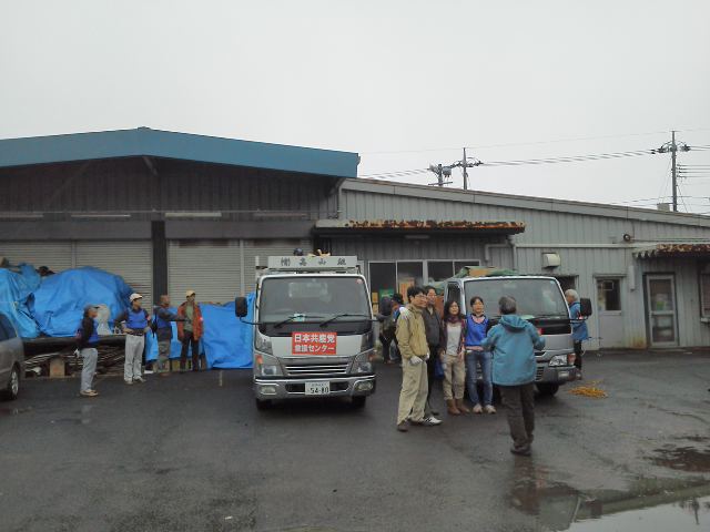 第９陣震災ボランティア−からの報告− 新しいセンタ ーで物資の仕分けと仮設住宅でバザー