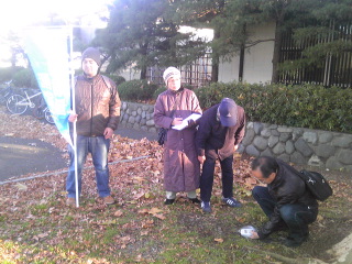 放射能測定（小杉、等々力）に８〜１５人が参加−「ビラを見 て来ました」「ここを計ってください」などいろんな要望も