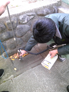 放射能再測定−等々力公園、せせらぎ遊歩道