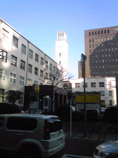 川崎市議会傍聴記３−中学校給食は拒否、中小企業予 算はガントリークレーンの半分