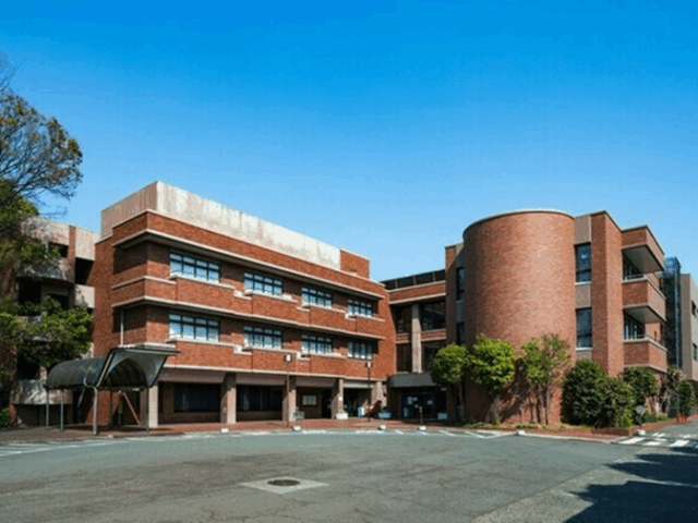 市民プラザ：利用しながら大規模改修の検討を